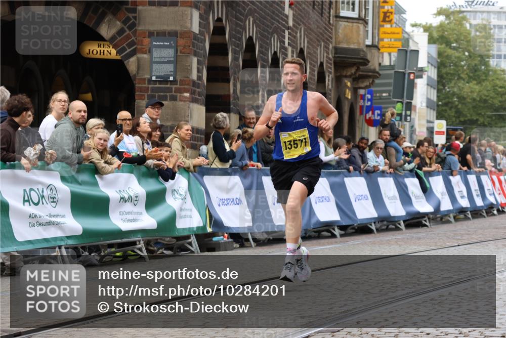 13.09.2026 - 21. swb-Marathon Bremen Strokosch-Dieckow http://msf.ph/oto/10284201 13.09.2026 10:31:29 Ziel 13572, 13602, 13504, 13643 meine-sportfotos.de