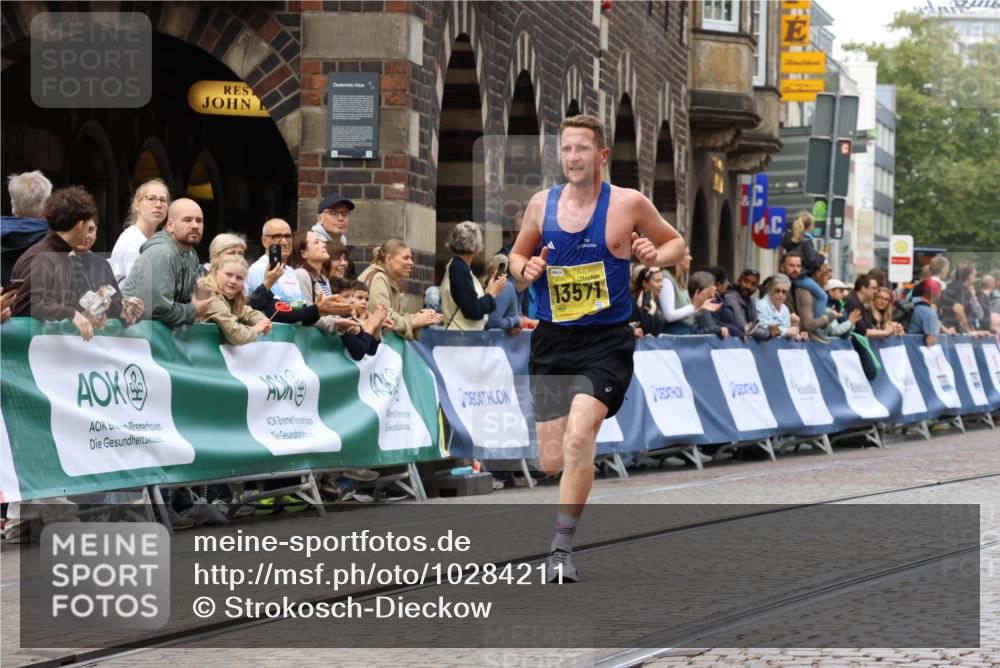 13.09.2026 - 21. swb-Marathon Bremen Strokosch-Dieckow http://msf.ph/oto/10284211 13.09.2026 10:31:29 Ziel 13572, 13602, 13504, 13643 meine-sportfotos.de
