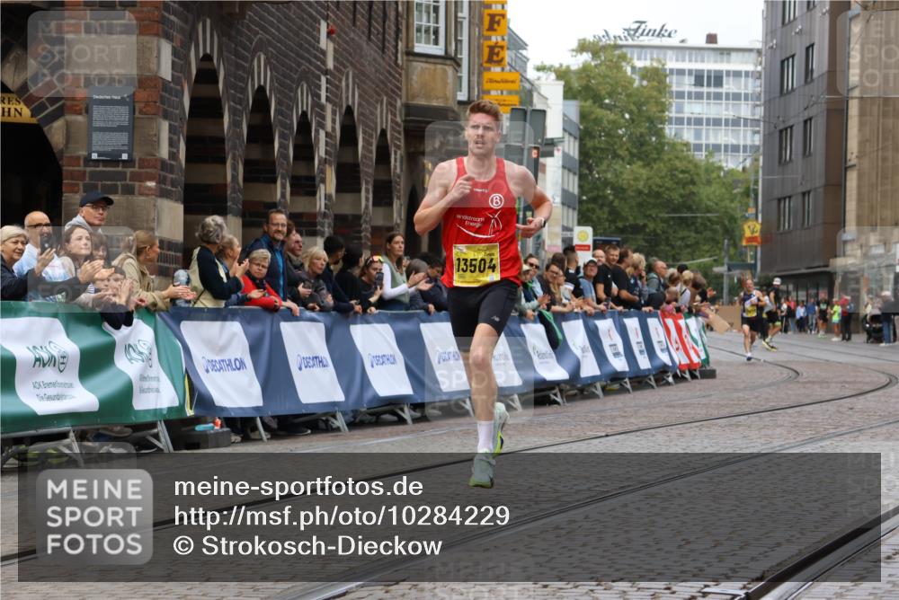 13.09.2026 - 21. swb-Marathon Bremen Strokosch-Dieckow http://msf.ph/oto/10284229 13.09.2026 10:31:42 Ziel 13571, 12457, 13533, 13536, 13573, 13618 meine-sportfotos.de