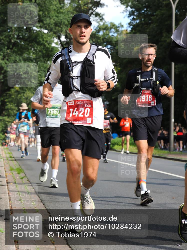 13.09.2026 - 21. swb-Marathon Bremen TobiasT http://msf.ph/oto/10284232 13.09.2026 12:08:19 Laufen 1420, 1916, 17557 meine-sportfotos.de