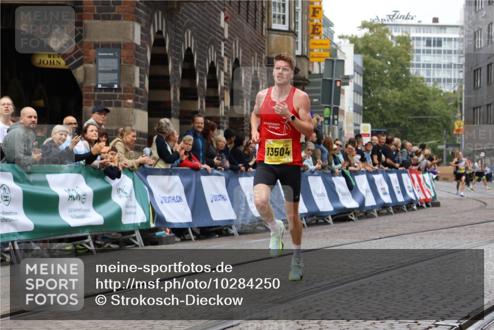 13.09.2026 - 21. swb-Marathon Bremen Strokosch-Dieckow http://msf.ph/oto/10284250 13.09.2026 10:31:43 Ziel 13504, 13571, 12457, 13533, 13536, 13573, 13618 meine-sportfotos.de