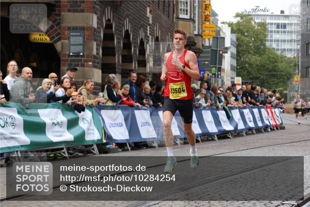 13.09.2026 - 21. swb-Marathon Bremen Strokosch-Dieckow http://msf.ph/oto/10284254 13.09.2026 10:31:43 Ziel 13504, 13571, 12457, 13533, 13536, 13573, 13618 meine-sportfotos.de