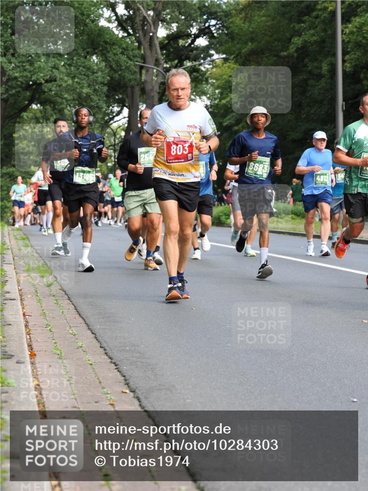 13.09.2026 - 21. swb-Marathon Bremen TobiasT http://msf.ph/oto/10284303 13.09.2026 12:08:44 Laufen 300, 13105, 254, 803, 8683, 4812 meine-sportfotos.de