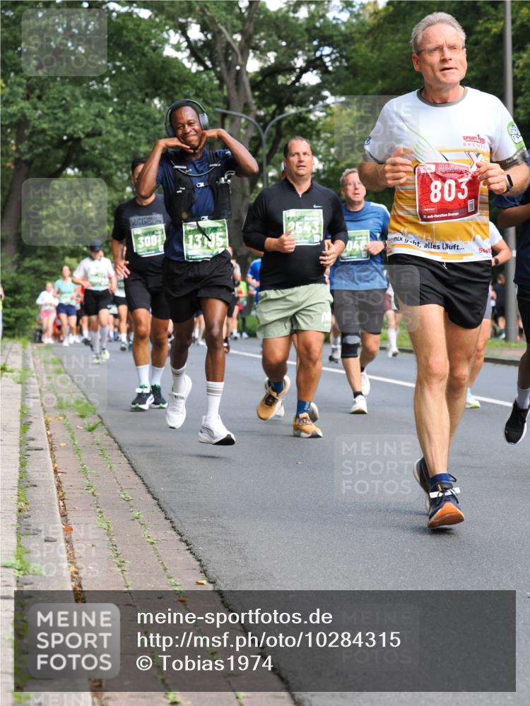 13.09.2026 - 21. swb-Marathon Bremen TobiasT http://msf.ph/oto/10284315 13.09.2026 12:08:46 Laufen 3007, 2543, 13, 803, 21, 048, 9 meine-sportfotos.de