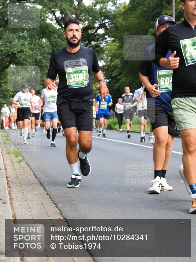 13.09.2026 - 21. swb-Marathon Bremen TobiasT http://msf.ph/oto/10284341 13.09.2026 12:08:48 Laufen 10083, 13247, 3001, 28, 80, 640, 21 meine-sportfotos.de