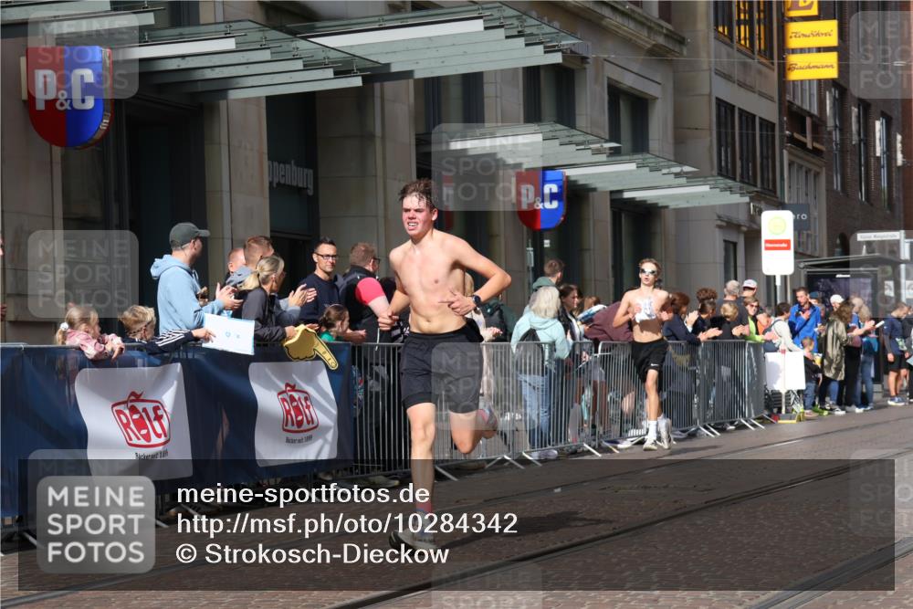 13.09.2026 - 21. swb-Marathon Bremen Strokosch-Dieckow http://msf.ph/oto/10284342 13.09.2026 10:36:12 Ziel 11916, 12324, 12456, 12513, 13548, 13575, 10244, 11067, 13534 meine-sportfotos.de