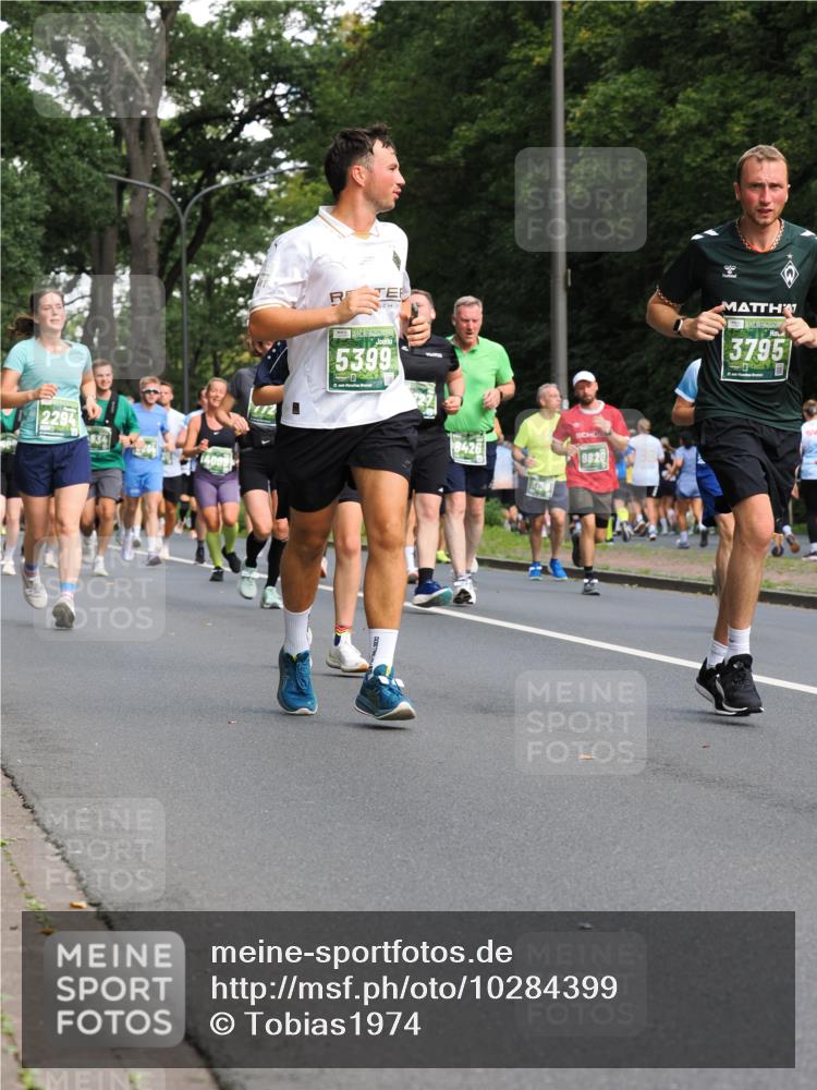13.09.2026 - 21. swb-Marathon Bremen TobiasT http://msf.ph/oto/10284399 13.09.2026 12:08:55 Laufen 2294, 834, 5399, 21, 26, 9820, 3795 meine-sportfotos.de