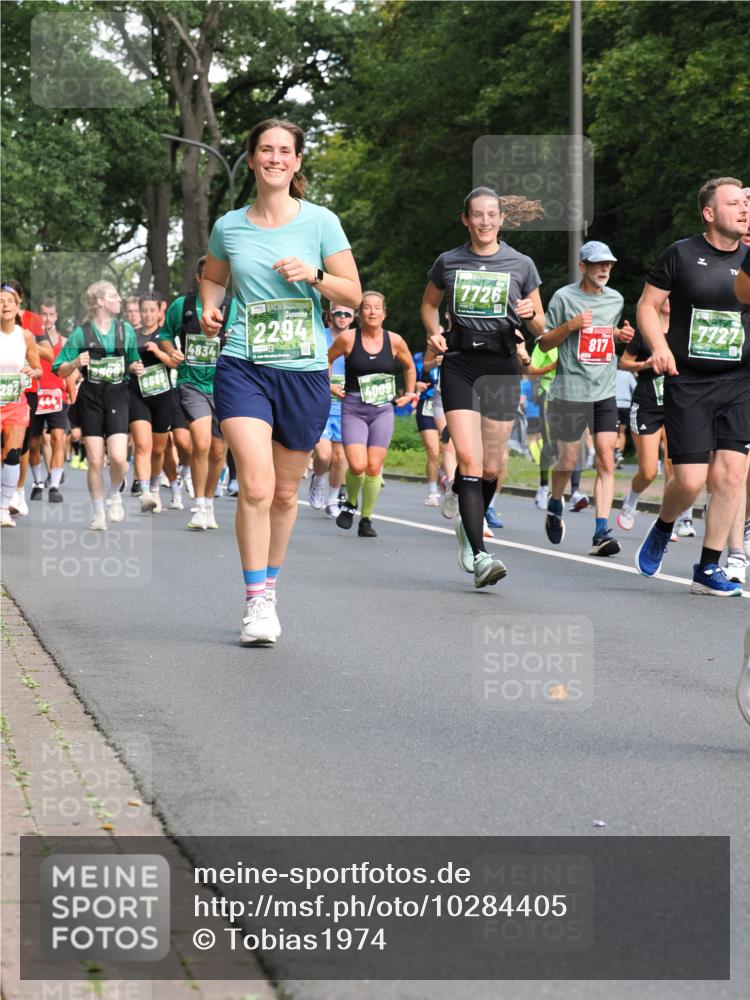 13.09.2026 - 21. swb-Marathon Bremen TobiasT http://msf.ph/oto/10284405 13.09.2026 12:08:58 Laufen 444, 4834, 2294, 4009, 7726, 817, 7727 meine-sportfotos.de