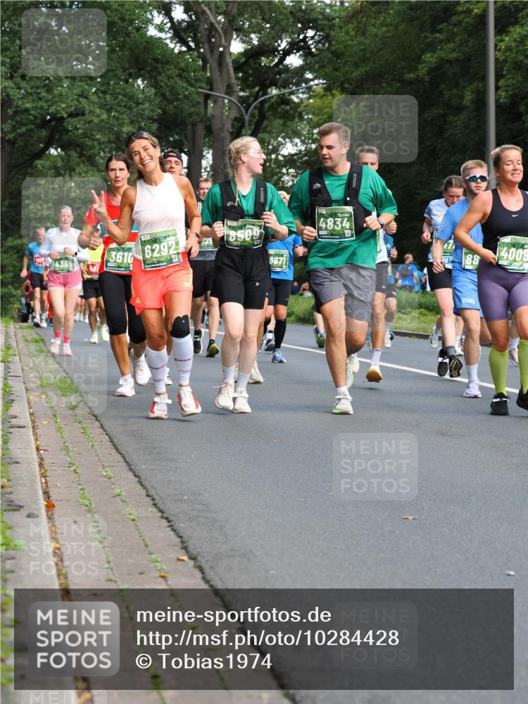 13.09.2026 - 21. swb-Marathon Bremen TobiasT http://msf.ph/oto/10284428 13.09.2026 12:09:00 Laufen 8509, 1977, 4365, 3616, 6292, 225, 401, 4834, 88, 4009 meine-sportfotos.de