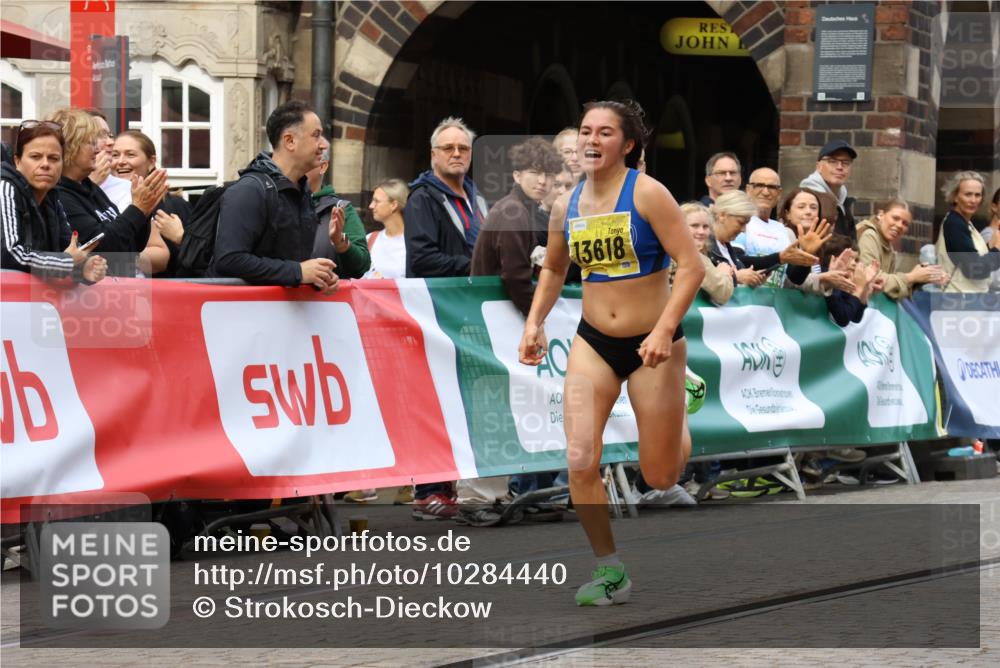 13.09.2026 - 21. swb-Marathon Bremen Strokosch-Dieckow http://msf.ph/oto/10284440 13.09.2026 10:32:04 Ziel 12457, 13533, 13536, 13573, 13618, 13643, 13543, 13582, 13632 meine-sportfotos.de