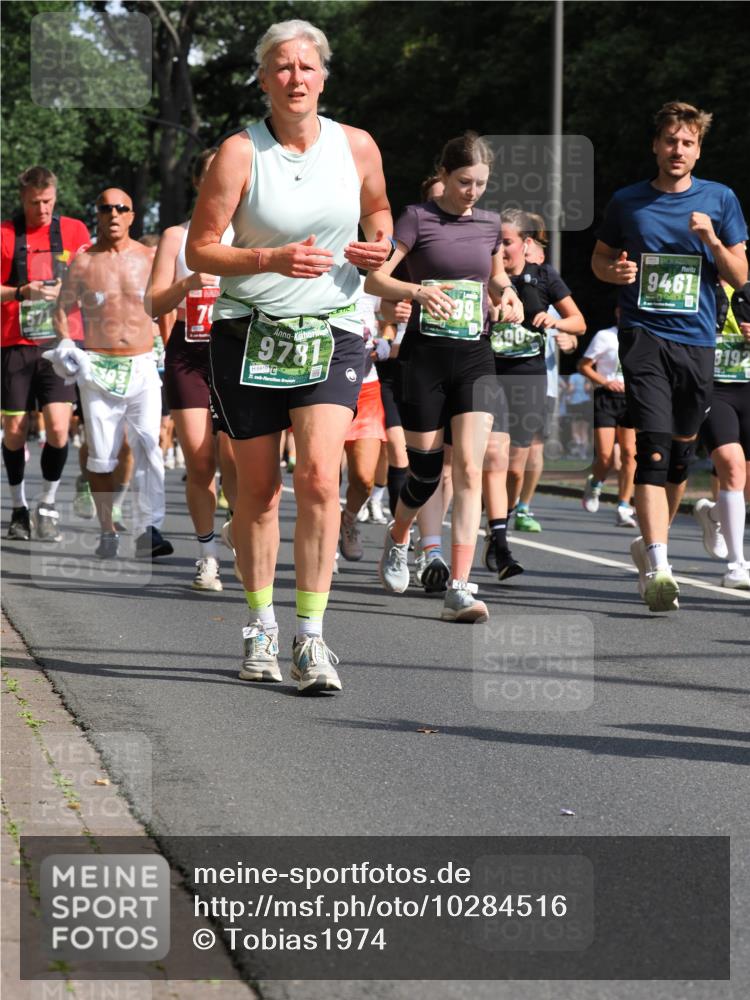 13.09.2026 - 21. swb-Marathon Bremen TobiasT http://msf.ph/oto/10284516 13.09.2026 12:09:20 Laufen 70, 9781, 6410, 21, 9461, 8192 meine-sportfotos.de