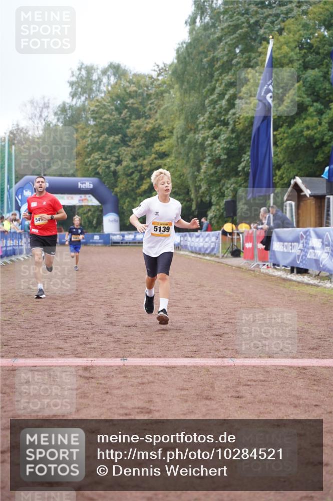 13.09.2026 - Airport Race Dennis Weichert http://msf.ph/oto/10284521 13.09.2026 10:25:48 Ziel 5063, 5139, 5346, 5414 meine-sportfotos.de