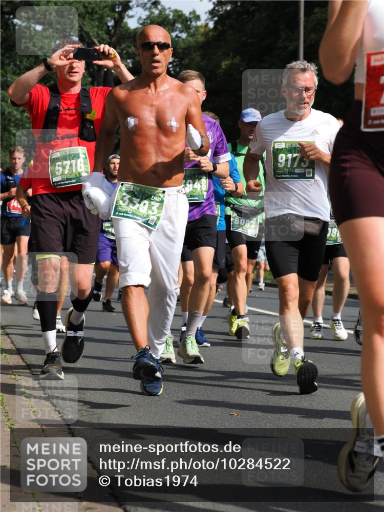 13.09.2026 - 21. swb-Marathon Bremen TobiasT http://msf.ph/oto/10284522 13.09.2026 12:09:23 Laufen 5716, 2, 3393, 948, 6087, 9175, 21, 7409, 08 meine-sportfotos.de