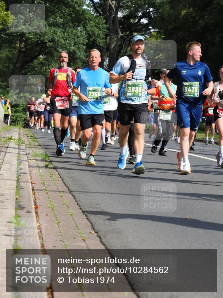 13.09.2026 - 21. swb-Marathon Bremen TobiasT http://msf.ph/oto/10284562 13.09.2026 12:09:34 Laufen 7356, 841, 973, 3886, 14, 9478 meine-sportfotos.de