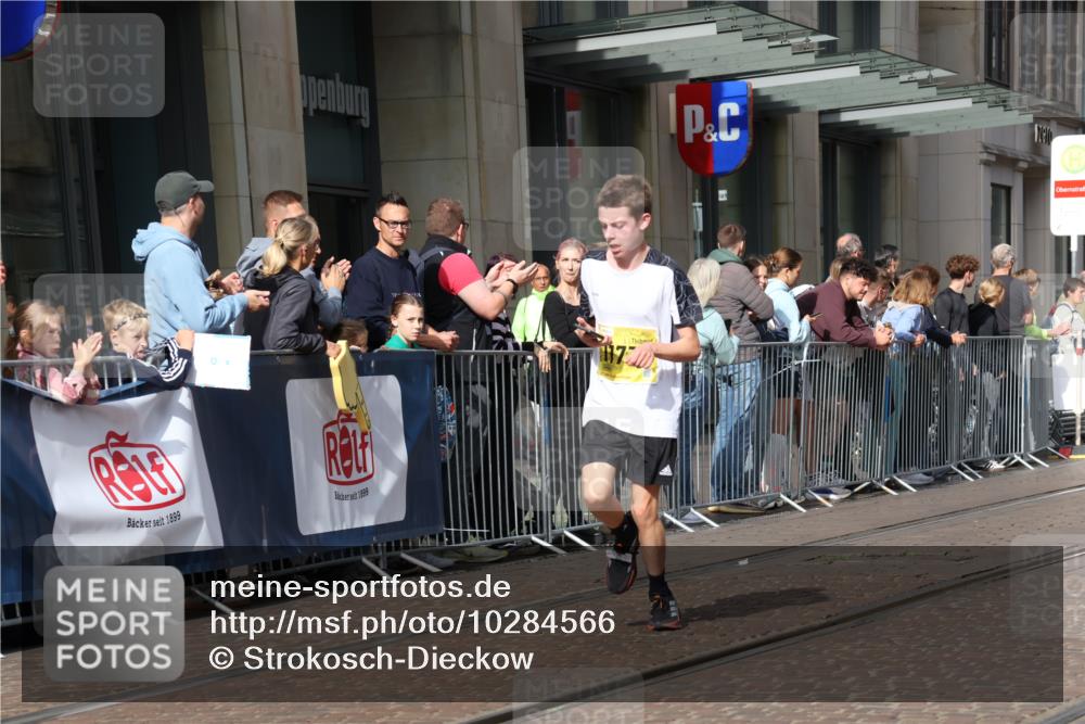 13.09.2026 - 21. swb-Marathon Bremen Strokosch-Dieckow http://msf.ph/oto/10284566 13.09.2026 10:36:47 Ziel 10961, 11654, 12520, 13568, 13606, 11738, 11916, 12456, 13548 meine-sportfotos.de
