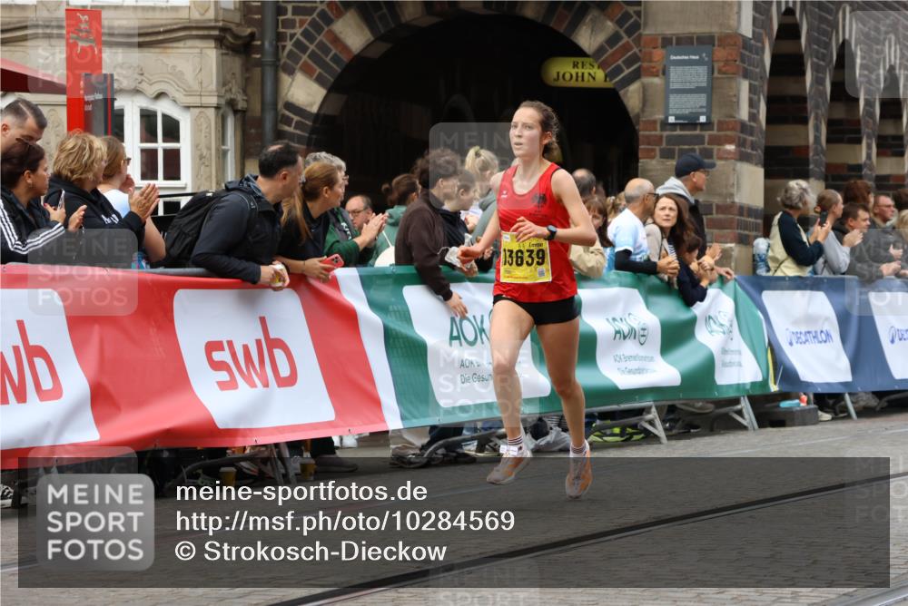 13.09.2026 - 21. swb-Marathon Bremen Strokosch-Dieckow http://msf.ph/oto/10284569 13.09.2026 10:32:31 Ziel 13543, 13582, 13632, 13639, 13622 meine-sportfotos.de