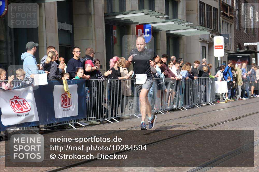 13.09.2026 - 21. swb-Marathon Bremen Strokosch-Dieckow http://msf.ph/oto/10284594 13.09.2026 10:36:52 Ziel 10502, 10961, 11654, 12520, 13568, 11738, 11916, 12456, 13606 meine-sportfotos.de