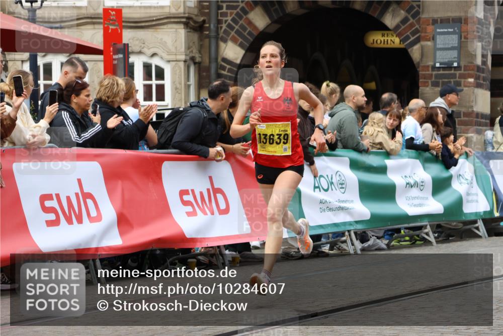 13.09.2026 - 21. swb-Marathon Bremen Strokosch-Dieckow http://msf.ph/oto/10284607 13.09.2026 10:32:31 Ziel 13543, 13582, 13632, 13639, 13622 meine-sportfotos.de
