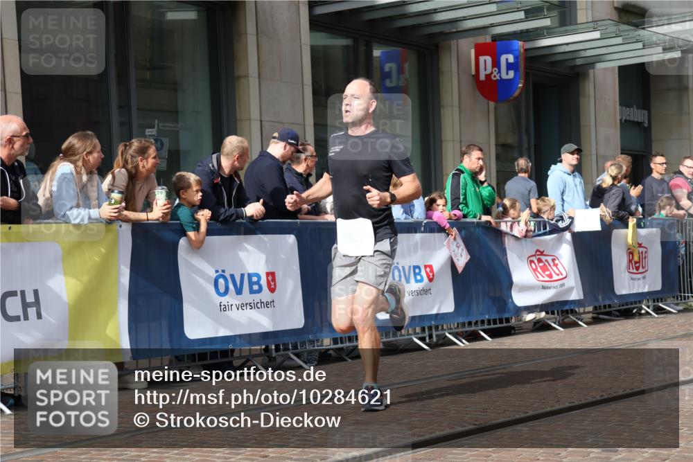 13.09.2026 - 21. swb-Marathon Bremen Strokosch-Dieckow http://msf.ph/oto/10284621 13.09.2026 10:36:53 Ziel 10502, 10961, 11654, 12520, 13568, 11738, 11916, 12456, 12520, 13606 meine-sportfotos.de
