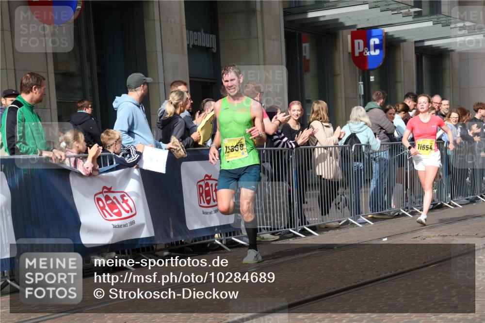 13.09.2026 - 21. swb-Marathon Bremen Strokosch-Dieckow http://msf.ph/oto/10284689 13.09.2026 10:37:01 Ziel 10502, 10961, 11619, 11854, 13608, 11654, 11738, 12520, 13568, 13606 meine-sportfotos.de