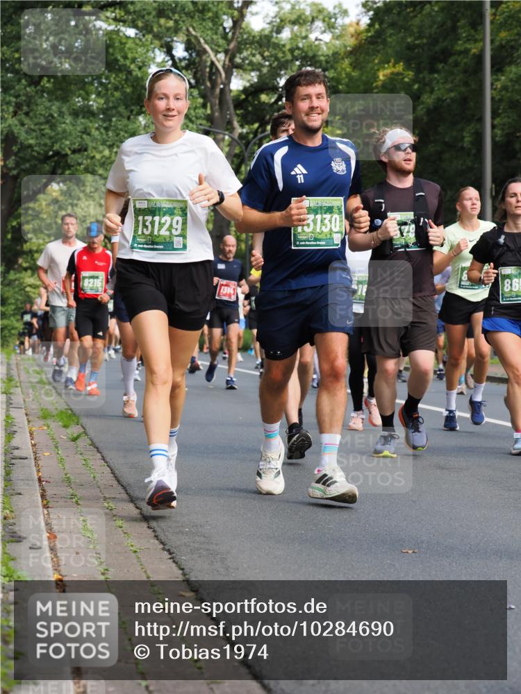 13.09.2026 - 21. swb-Marathon Bremen TobiasT http://msf.ph/oto/10284690 13.09.2026 12:09:56 Laufen 8215, 13129, 21, 1314, 3130, 21, 865 meine-sportfotos.de