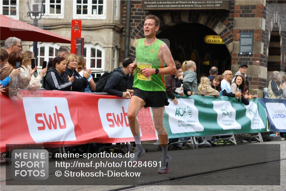 13.09.2026 - 21. swb-Marathon Bremen Strokosch-Dieckow http://msf.ph/oto/10284691 13.09.2026 10:32:35 Ziel 13543, 13564, 13582, 13632, 13638, 13639, 13550, 13599, 13622 meine-sportfotos.de