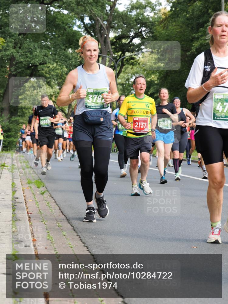 13.09.2026 - 21. swb-Marathon Bremen TobiasT http://msf.ph/oto/10284722 13.09.2026 12:10:12 Laufen 9960, 379, 2137, 2558, 47 meine-sportfotos.de