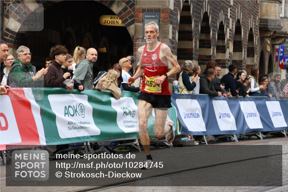 13.09.2026 - 21. swb-Marathon Bremen Strokosch-Dieckow http://msf.ph/oto/10284745 13.09.2026 10:32:39 Ziel 13564, 13638, 13639, 13550, 13581, 13599, 13622 meine-sportfotos.de