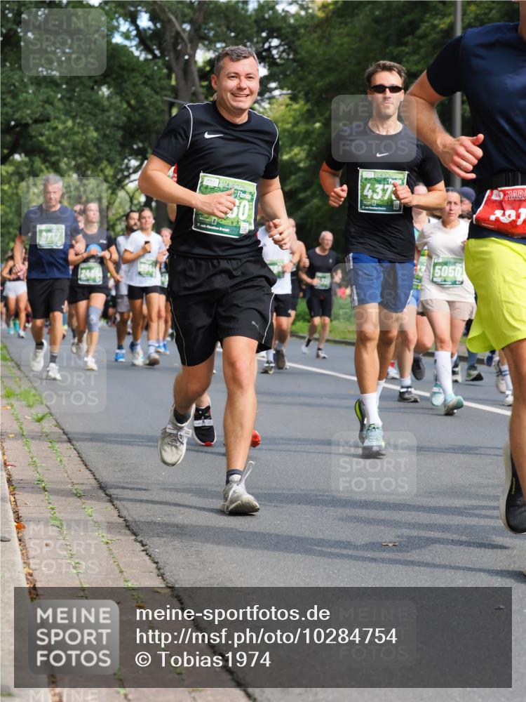 13.09.2026 - 21. swb-Marathon Bremen TobiasT http://msf.ph/oto/10284754 13.09.2026 12:10:16 Laufen 9717, 2465, 30, 21, 26, 437, 114, 5050, 201 meine-sportfotos.de