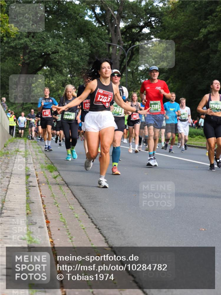 13.09.2026 - 21. swb-Marathon Bremen TobiasT http://msf.ph/oto/10284782 13.09.2026 12:10:24 Laufen 420, 638, 3898, 13, 1703, 13079, 3185, 798, 7897 meine-sportfotos.de