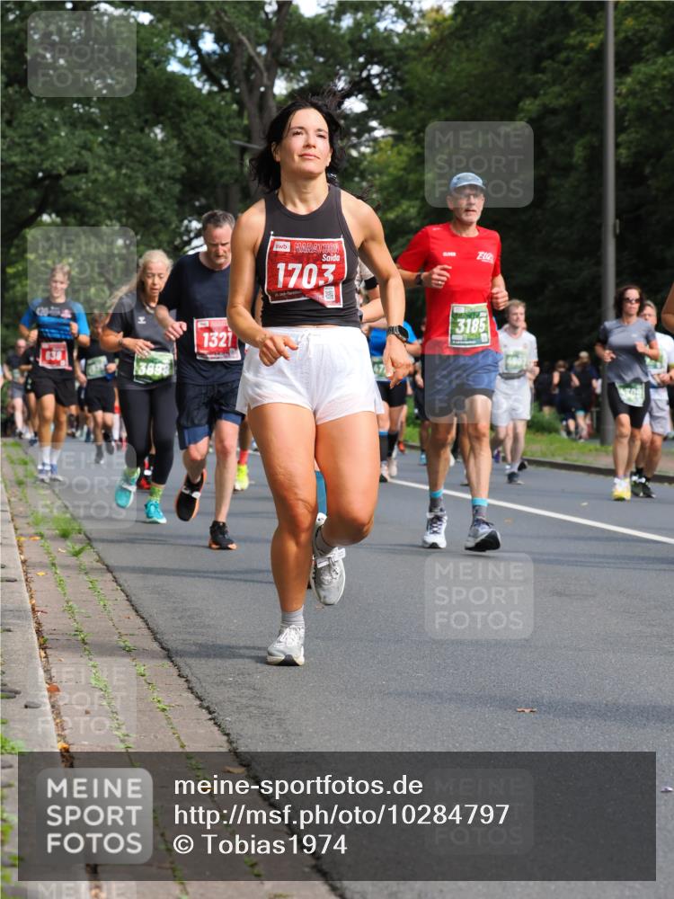 13.09.2026 - 21. swb-Marathon Bremen TobiasT http://msf.ph/oto/10284797 13.09.2026 12:10:25 Laufen 20, 389, 1321, 1703, 3185, 509 meine-sportfotos.de