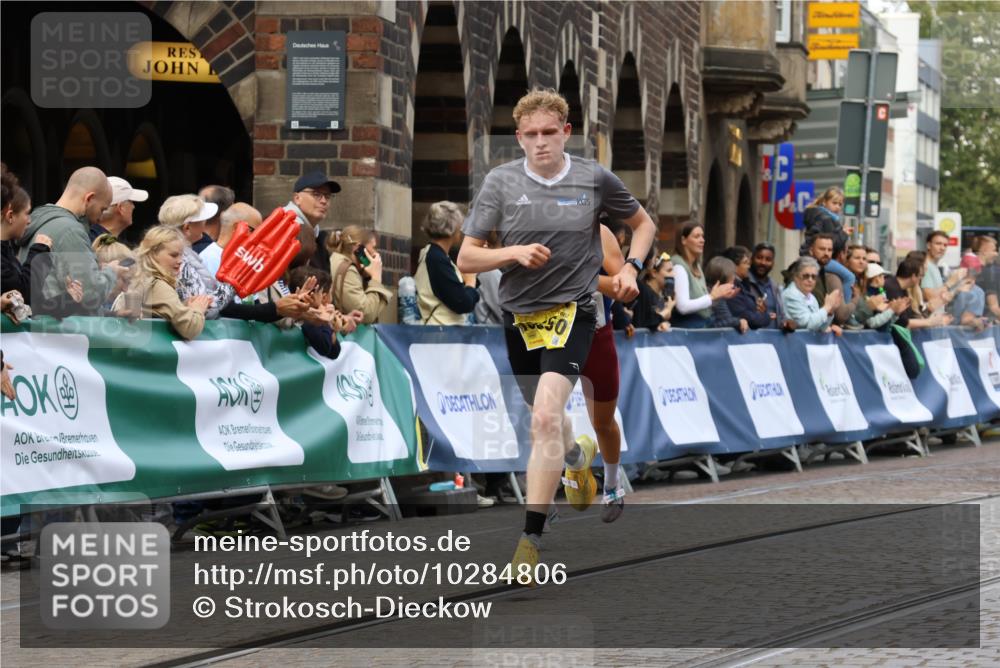 13.09.2026 - 21. swb-Marathon Bremen Strokosch-Dieckow http://msf.ph/oto/10284806 13.09.2026 10:32:59 Ziel 13524, 13550, 13599, 13622 meine-sportfotos.de