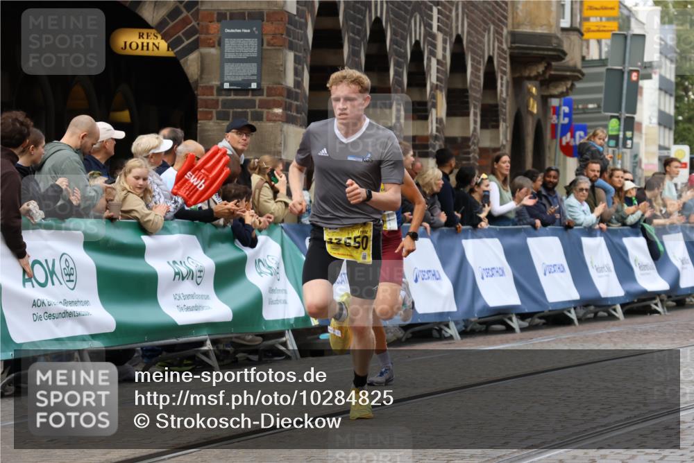 13.09.2026 - 21. swb-Marathon Bremen Strokosch-Dieckow http://msf.ph/oto/10284825 13.09.2026 10:32:59 Ziel 13524, 13550, 13599, 13622 meine-sportfotos.de