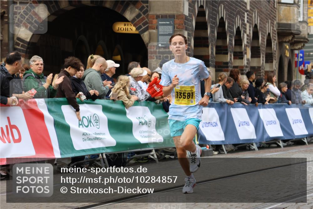 13.09.2026 - 21. swb-Marathon Bremen Strokosch-Dieckow http://msf.ph/oto/10284857 13.09.2026 10:33:02 Ziel 13550, 13581, 13599, 13622 meine-sportfotos.de