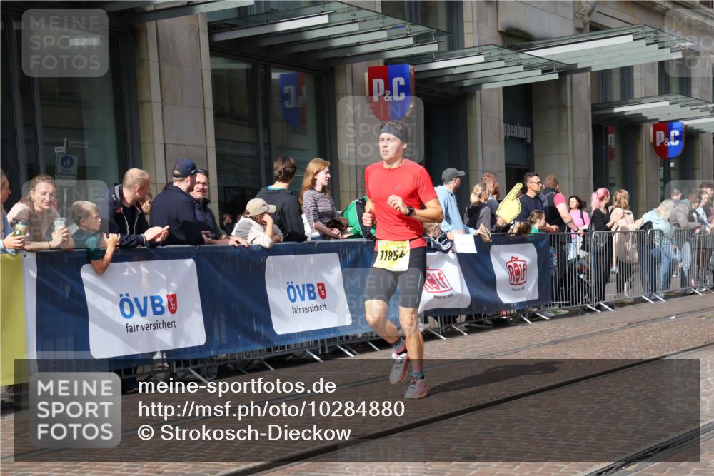 13.09.2026 - 21. swb-Marathon Bremen Strokosch-Dieckow http://msf.ph/oto/10284880 13.09.2026 10:37:24 Ziel 11083, 13535, 10502, 10961, 11619, 11654, 11854, 13568, 13608 meine-sportfotos.de