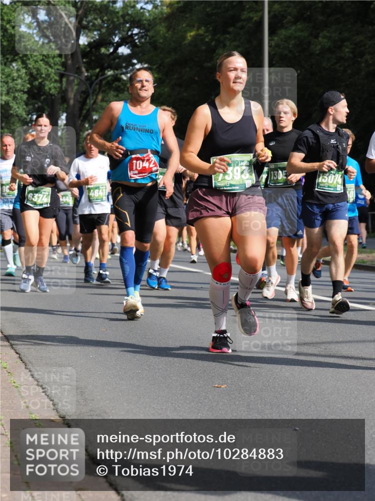 13.09.2026 - 21. swb-Marathon Bremen TobiasT http://msf.ph/oto/10284883 13.09.2026 12:10:36 Laufen 6374, 4641, 1042, 393, 26, 1305, 13014 meine-sportfotos.de
