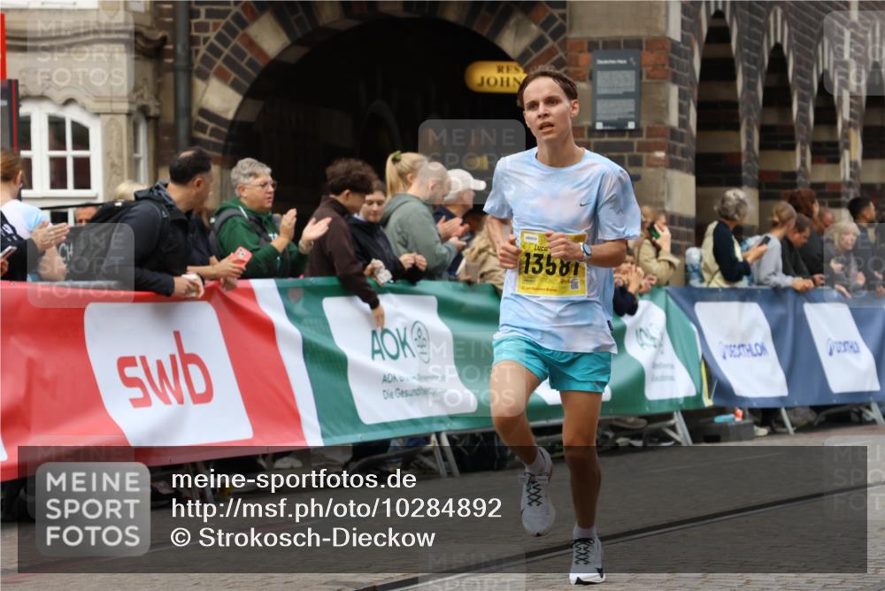 13.09.2026 - 21. swb-Marathon Bremen Strokosch-Dieckow http://msf.ph/oto/10284892 13.09.2026 10:33:03 Ziel 13550, 13581, 13599, 13622 meine-sportfotos.de