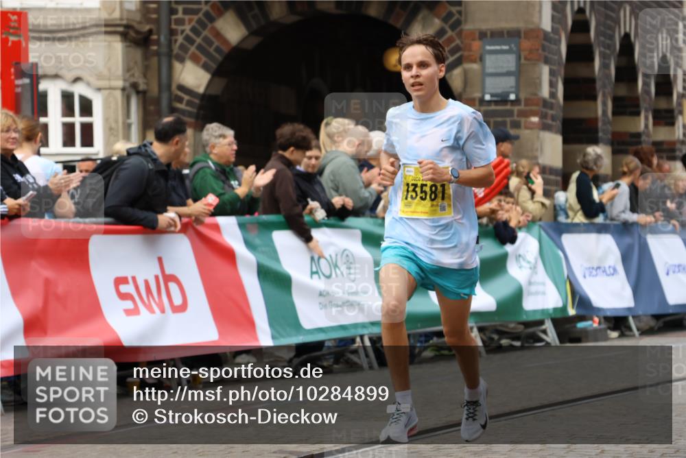 13.09.2026 - 21. swb-Marathon Bremen Strokosch-Dieckow http://msf.ph/oto/10284899 13.09.2026 10:33:03 Ziel 13550, 13581, 13599, 13622 meine-sportfotos.de