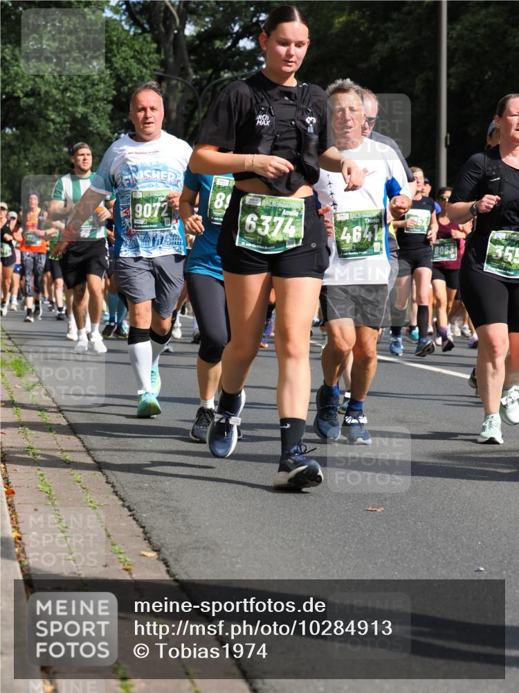 13.09.2026 - 21. swb-Marathon Bremen TobiasT http://msf.ph/oto/10284913 13.09.2026 12:10:39 Laufen 9072, 8, 6374, 4641, 952, 8063, 355 meine-sportfotos.de