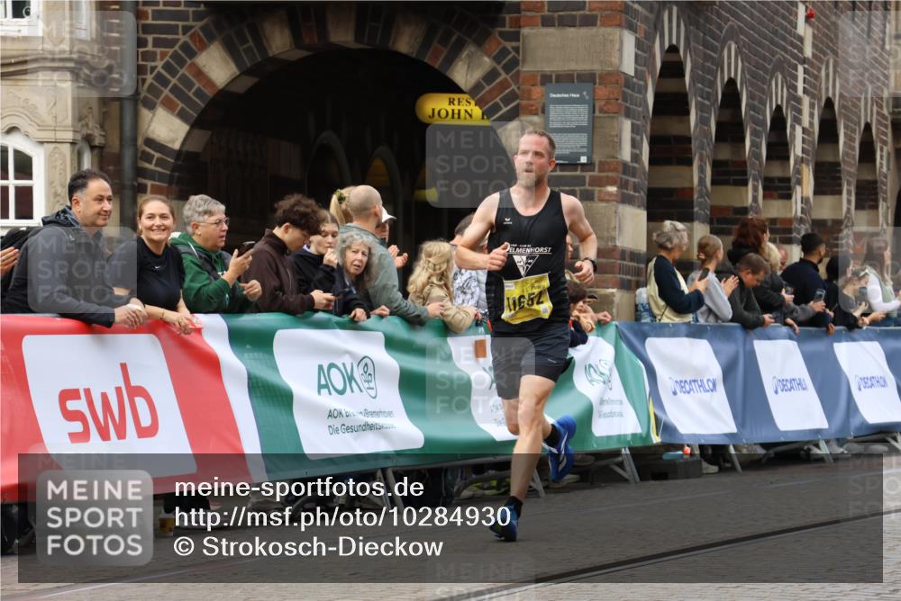 13.09.2026 - 21. swb-Marathon Bremen Strokosch-Dieckow http://msf.ph/oto/10284930 13.09.2026 10:33:36 Ziel 12459, 13530, 13541 meine-sportfotos.de