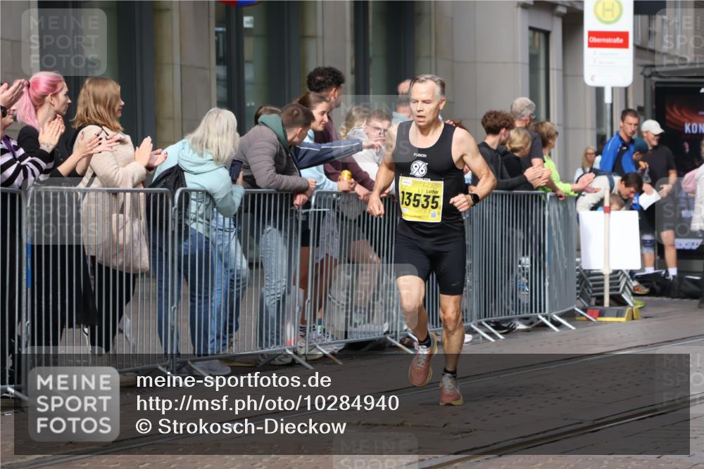 13.09.2026 - 21. swb-Marathon Bremen Strokosch-Dieckow http://msf.ph/oto/10284940 13.09.2026 10:37:45 Ziel 10302, 11083, 11142, 12538, 13551, 13559, 13584, 13587, 13636, 11619, 11854, 13535 meine-sportfotos.de