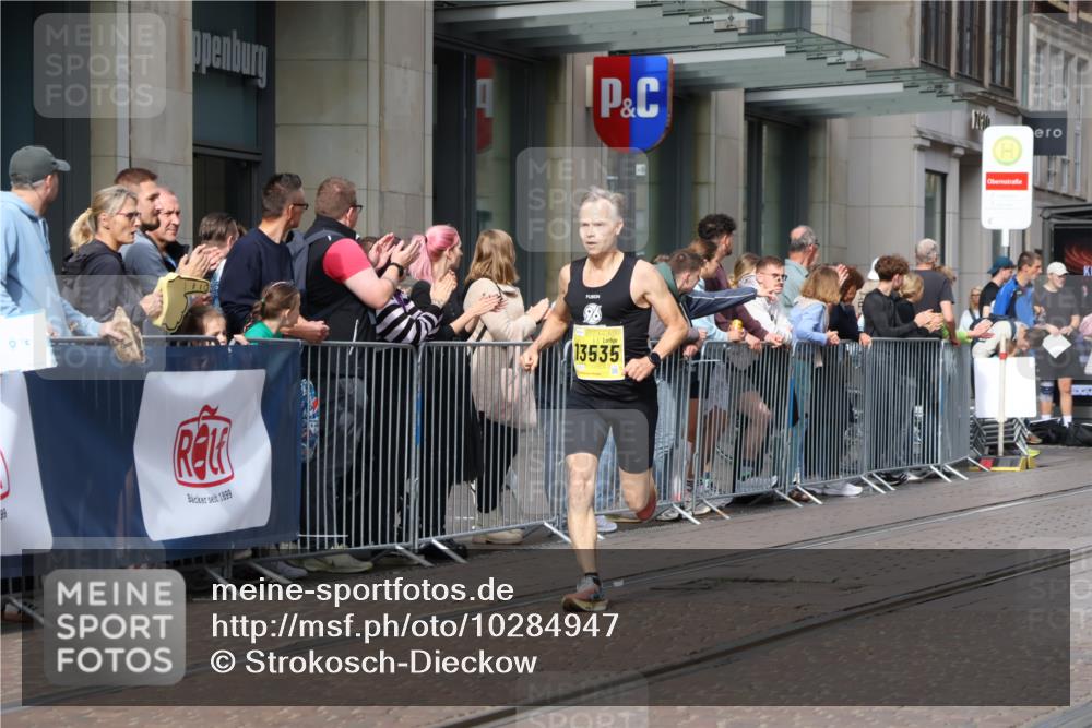 13.09.2026 - 21. swb-Marathon Bremen Strokosch-Dieckow http://msf.ph/oto/10284947 13.09.2026 10:37:46 Ziel 10302, 11083, 11142, 12538, 13551, 13559, 13584, 13587, 13636, 11619, 11854, 13535 meine-sportfotos.de