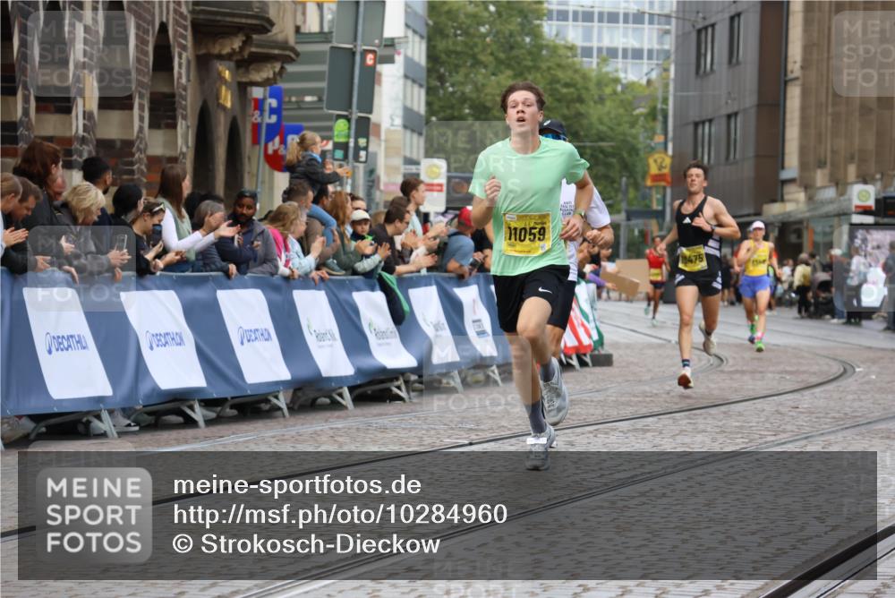 13.09.2026 - 21. swb-Marathon Bremen Strokosch-Dieckow http://msf.ph/oto/10284960 13.09.2026 10:33:40 Ziel 11652, 10797, 13541 meine-sportfotos.de