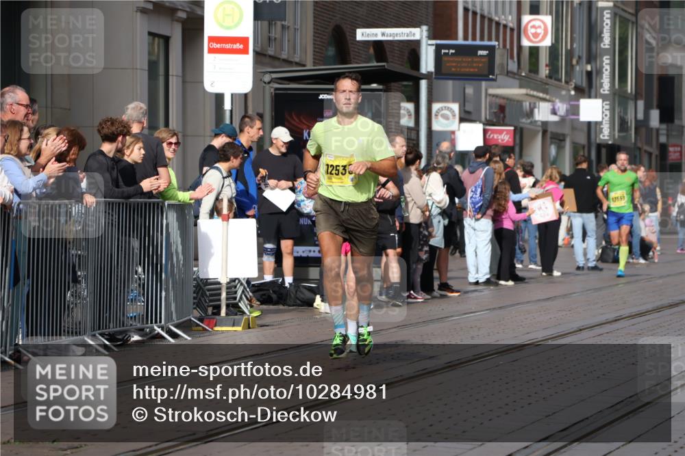 13.09.2026 - 21. swb-Marathon Bremen Strokosch-Dieckow http://msf.ph/oto/10284981 13.09.2026 10:37:49 Ziel 10302, 11083, 11142, 12538, 13551, 13553, 13559, 13584, 13587, 13636, 11083, 13535 meine-sportfotos.de