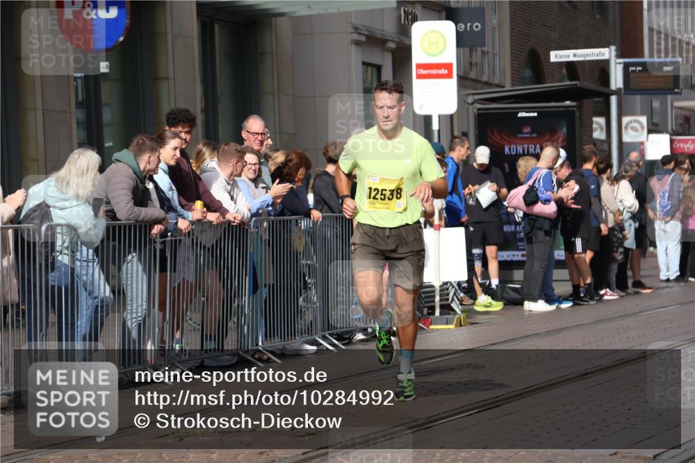 13.09.2026 - 21. swb-Marathon Bremen Strokosch-Dieckow http://msf.ph/oto/10284992 13.09.2026 10:37:51 Ziel 10302, 11142, 12538, 13551, 13553, 13559, 13584, 13587, 13636, 11083, 12538, 13535 meine-sportfotos.de