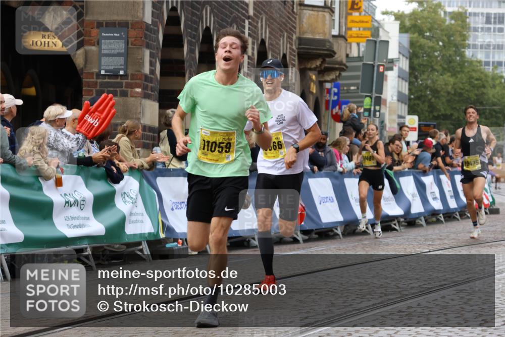 13.09.2026 - 21. swb-Marathon Bremen Strokosch-Dieckow http://msf.ph/oto/10285003 13.09.2026 10:33:42 Ziel 10366, 11059, 11652, 10797, 13541 meine-sportfotos.de