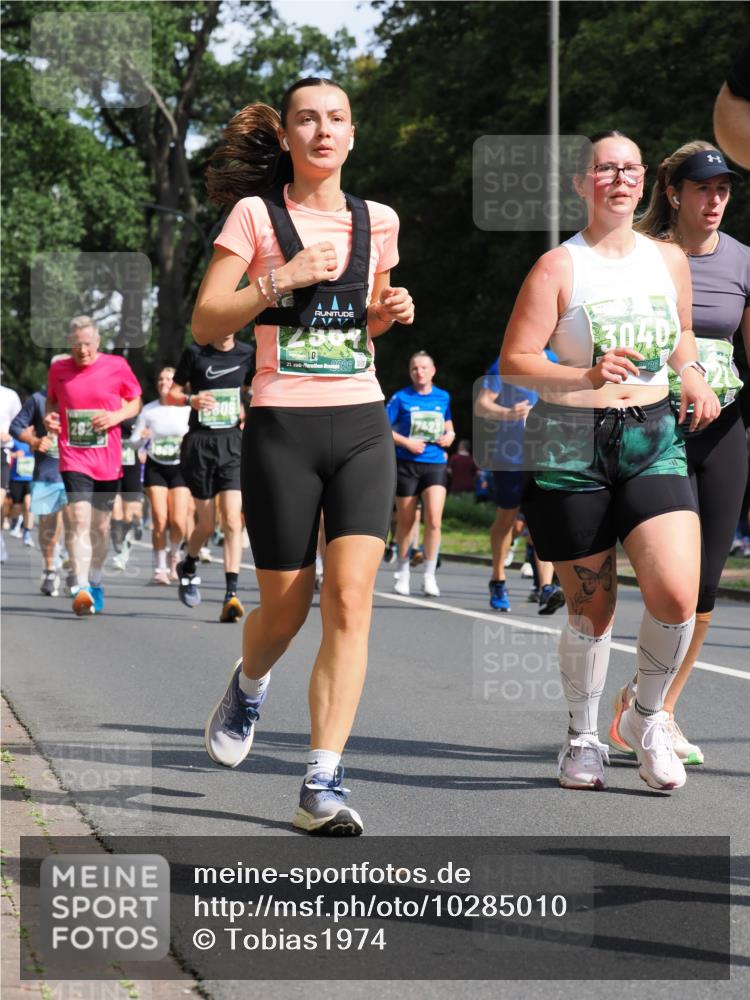 13.09.2026 - 21. swb-Marathon Bremen TobiasT http://msf.ph/oto/10285010 13.09.2026 12:10:56 Laufen 809, 21, 26, 7423, 30, 40 meine-sportfotos.de