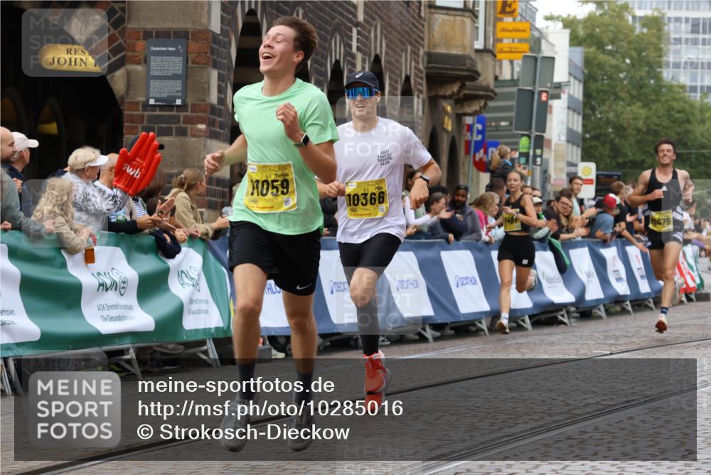 13.09.2026 - 21. swb-Marathon Bremen Strokosch-Dieckow http://msf.ph/oto/10285016 13.09.2026 10:33:42 Ziel 10366, 11059, 11652, 10797, 13541 meine-sportfotos.de