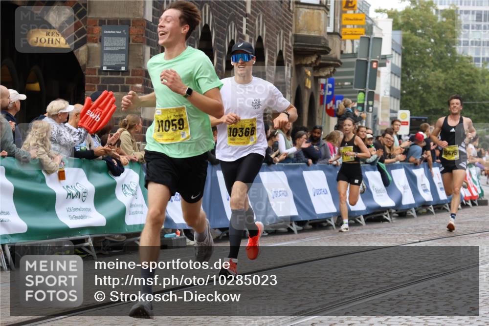 13.09.2026 - 21. swb-Marathon Bremen Strokosch-Dieckow http://msf.ph/oto/10285023 13.09.2026 10:33:42 Ziel 10366, 11059, 11652, 10797, 13541 meine-sportfotos.de