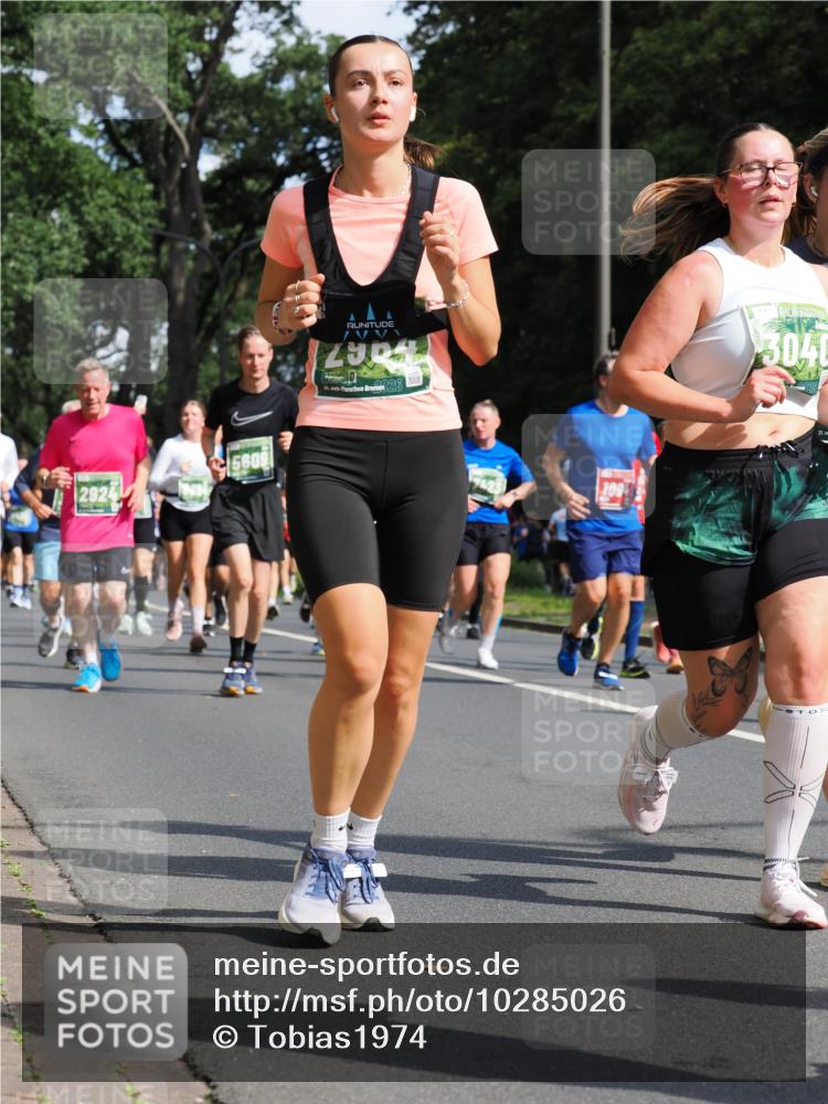 13.09.2026 - 21. swb-Marathon Bremen TobiasT http://msf.ph/oto/10285026 13.09.2026 12:10:56 Laufen 2924, 5609, 2326, 21, 20, 1094, 3040 meine-sportfotos.de